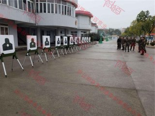 国防教育课在训练基地进行实弹射击打靶